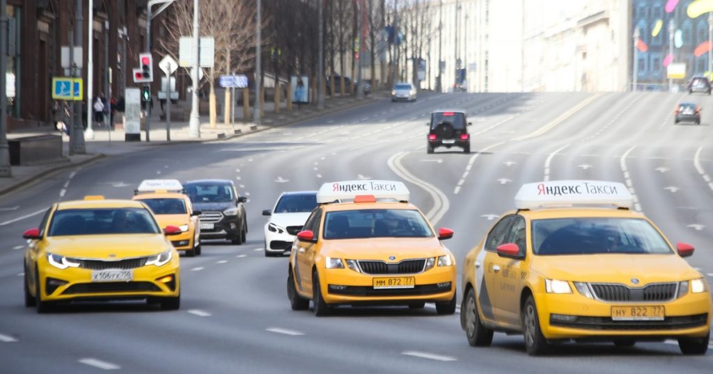 Может ли такси останавливаться на остановке автобуса